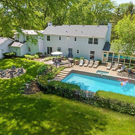 Spacious, Luxury Renovated Home With 4 Kings, Firepit Glen Ellyn ภายนอก รูปภาพ