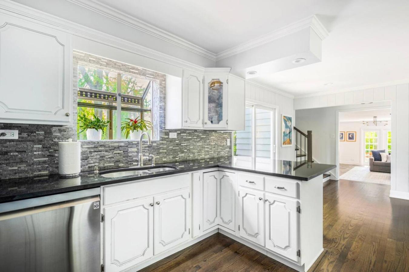 Spacious, Luxury Renovated Home With 4 Kings, Firepit Glen Ellyn ภายนอก รูปภาพ